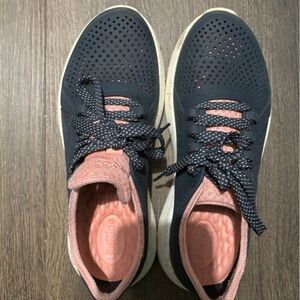 Croc tennis shoes